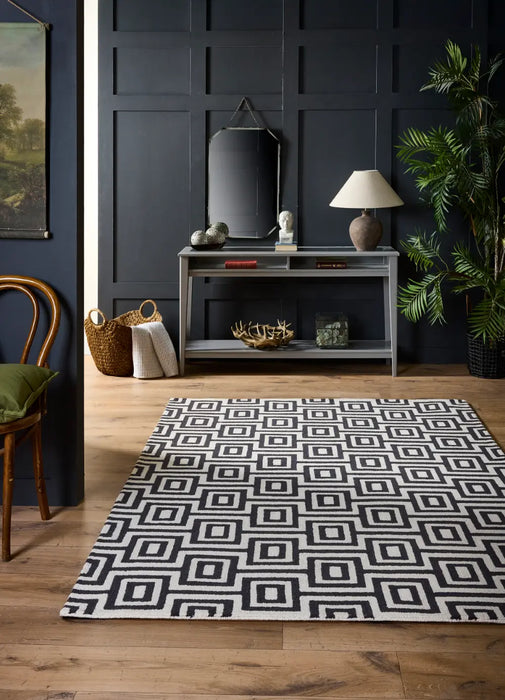 Labyrinth Black/Ivory