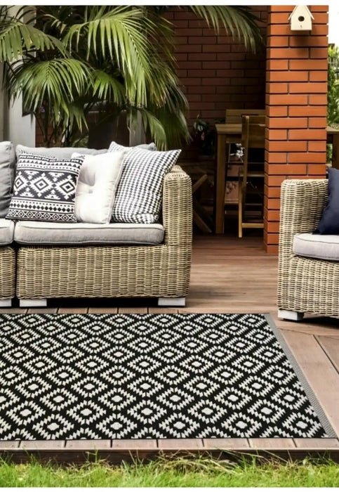 Homemaker county indoor outdoor geneva black Black Outdoor  Geometric Rug.