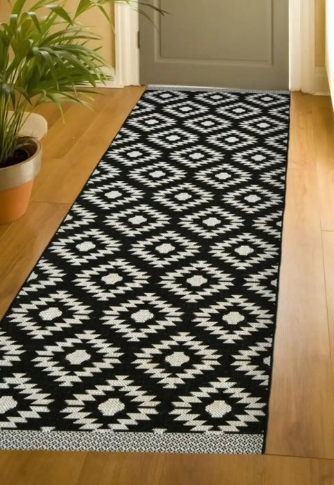 Homemaker county indoor outdoor geneva black Black Outdoor  Geometric Rug.