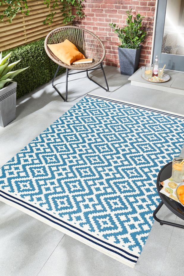 https://www.rugsdirect.co.uk/assets/images/products/620/Aztec%20Outdoor%20Rug%20Light%20Blue%20Navy1.jpg