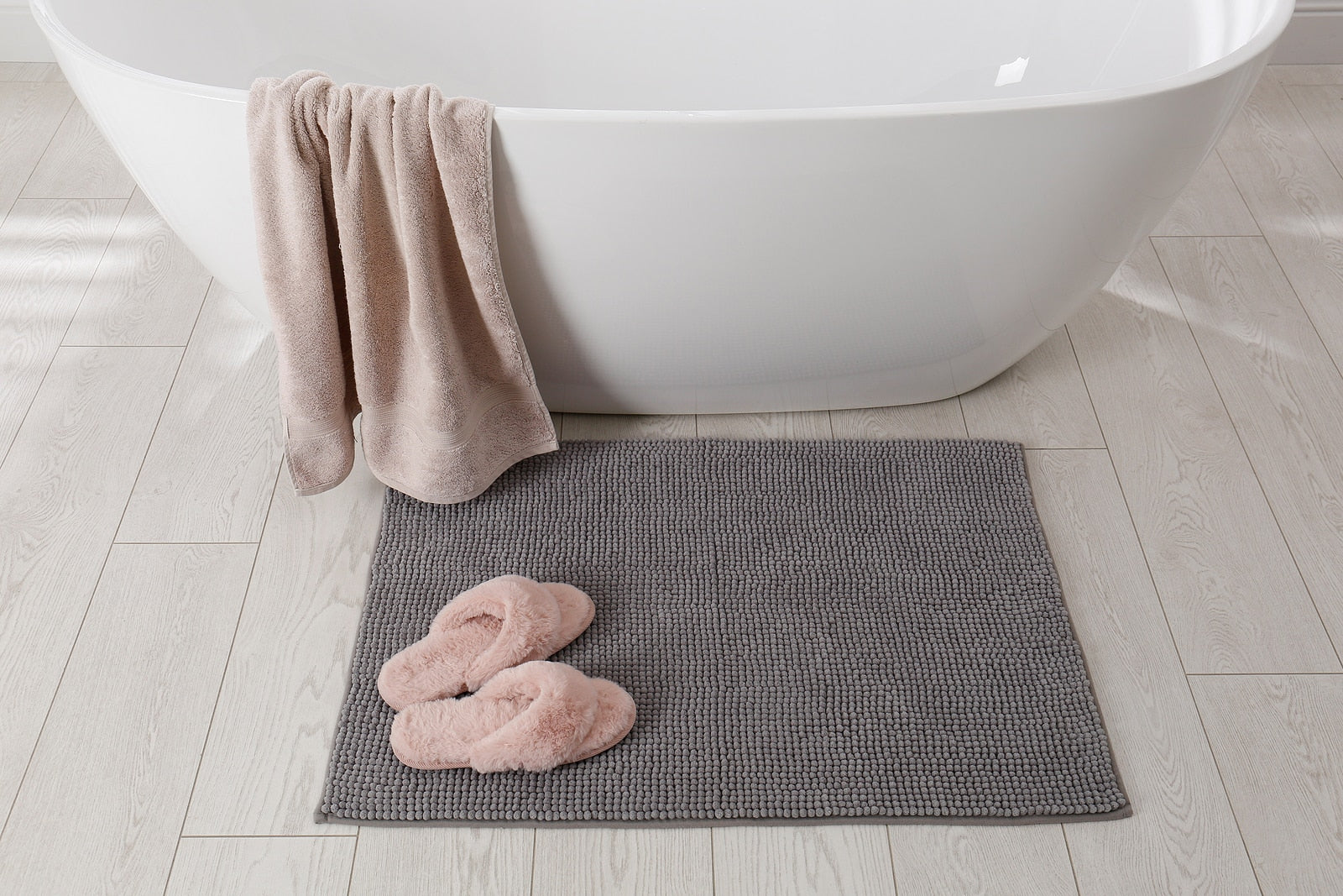 What is the Difference Between a Bath Mat and a Bath Rug?