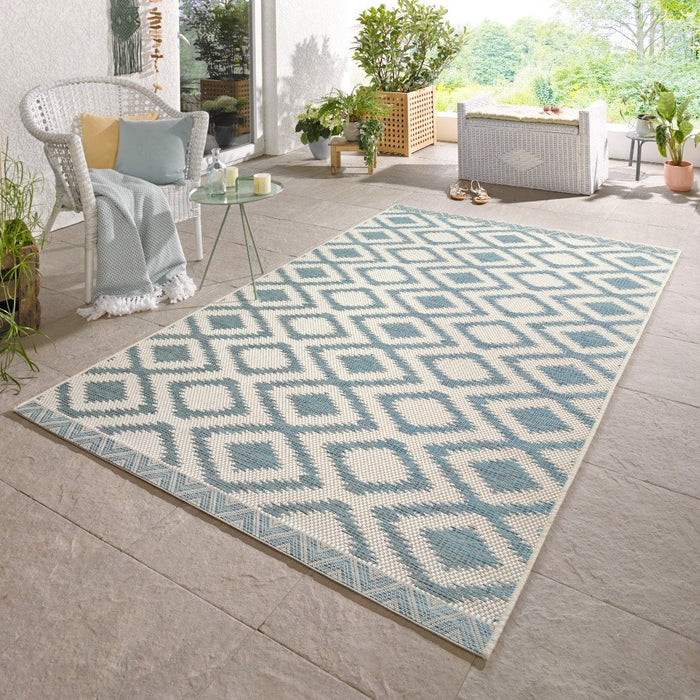Gorgeous Geometric Outdoor Rugs to Spruce Up Your Outside Space