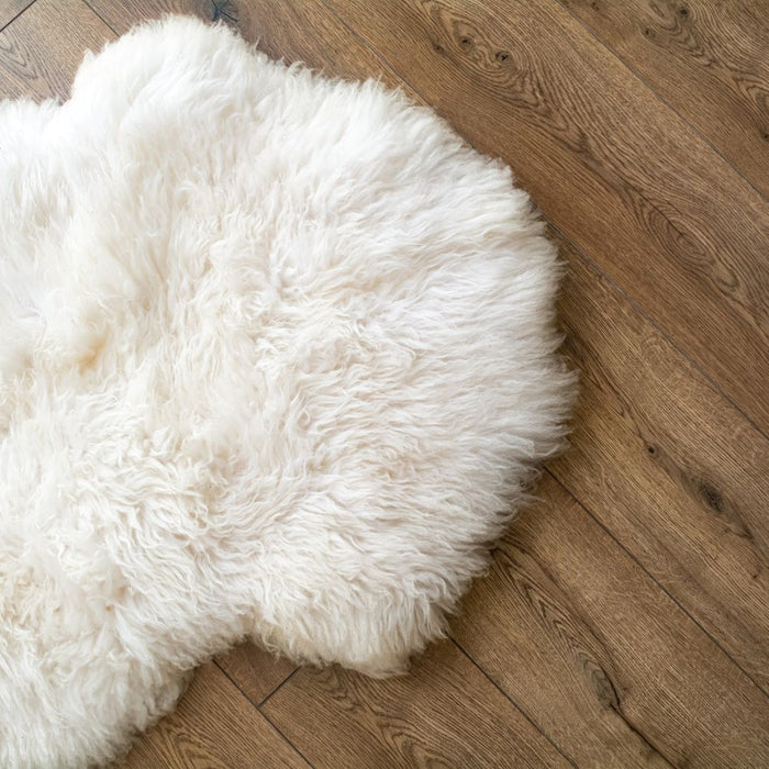 white sheepskin rug 