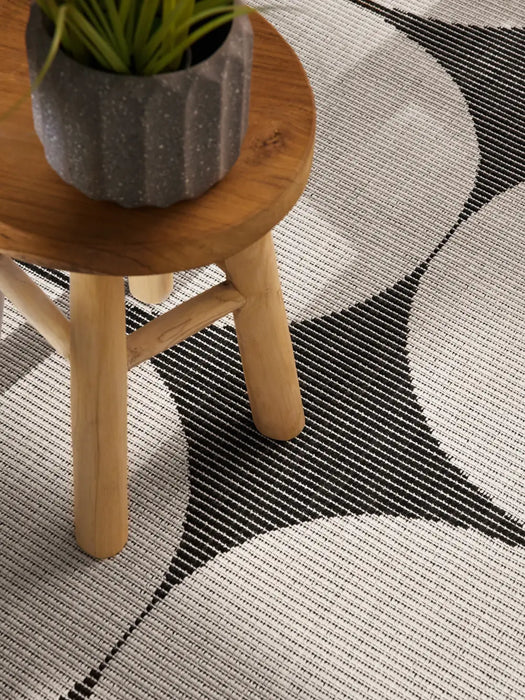 Duet 106244 Black White Indoor / Outdoor Reversible