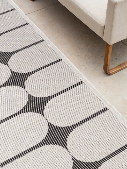 Duet 106244 Black White Indoor / Outdoor Reversible