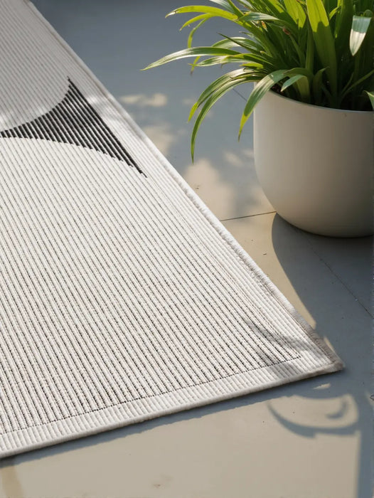 Duet 106244 Black White Indoor / Outdoor Reversible