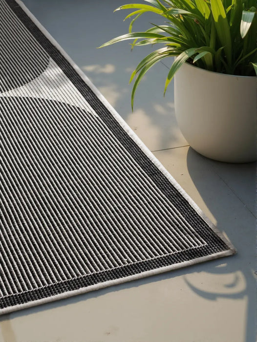 Duet 106244 Black White Indoor / Outdoor Reversible