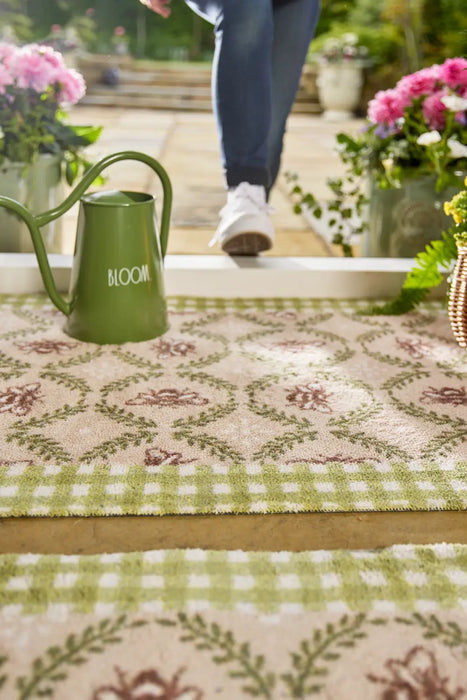 Patterned Hug Rug Beehive