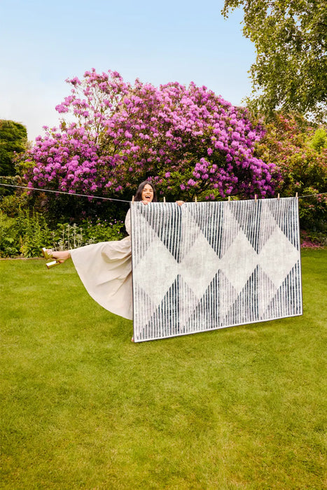 Hug Rug Eco-Washable Chevron Charcoal