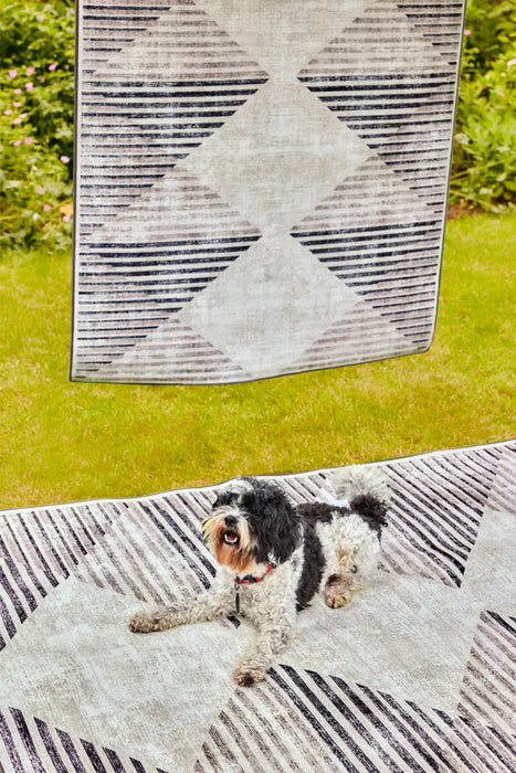 Hug Rug Eco-Washable Chevron Charcoal