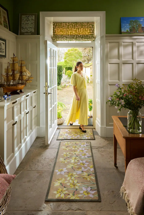 Hug Rug Washable Daffodil Blooms Multi