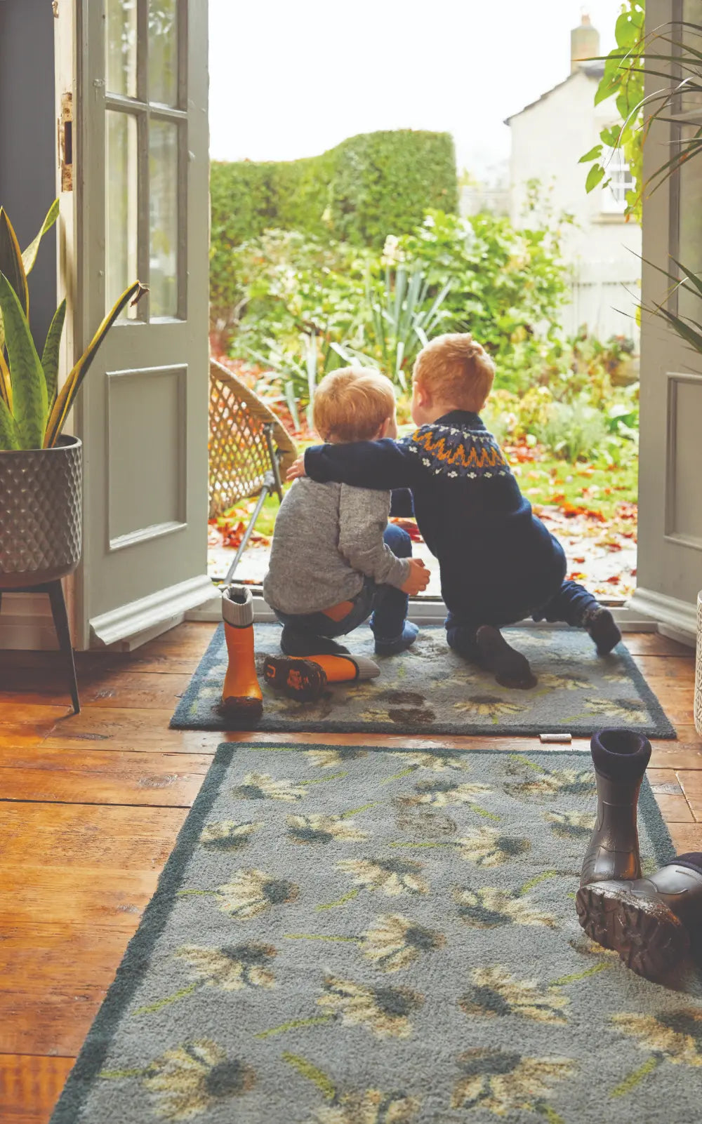 Patterned Hug Rug Daisies 1 Runner Multicoloured Rug — RugsDirect Online