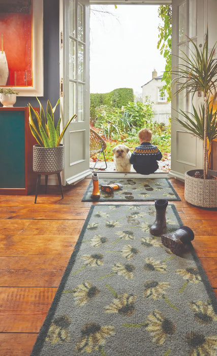 Patterned Hug Rug Daisies 1