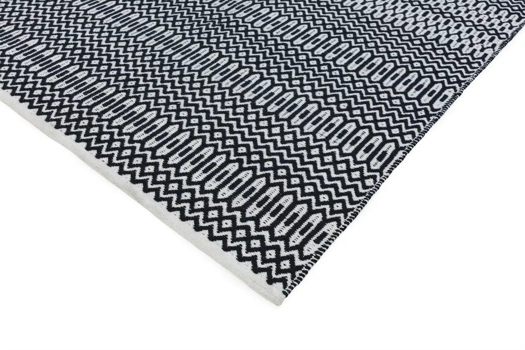 Asiatic halsey black Black Living Room Geometric Rug.