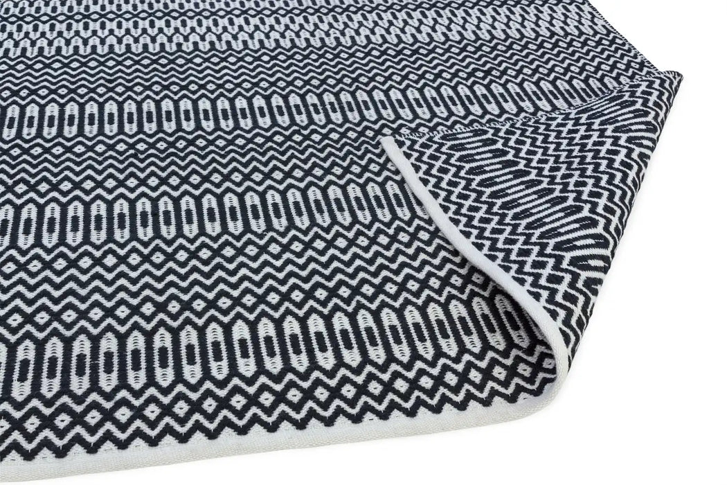 Asiatic halsey black Black Living Room Geometric Rug.