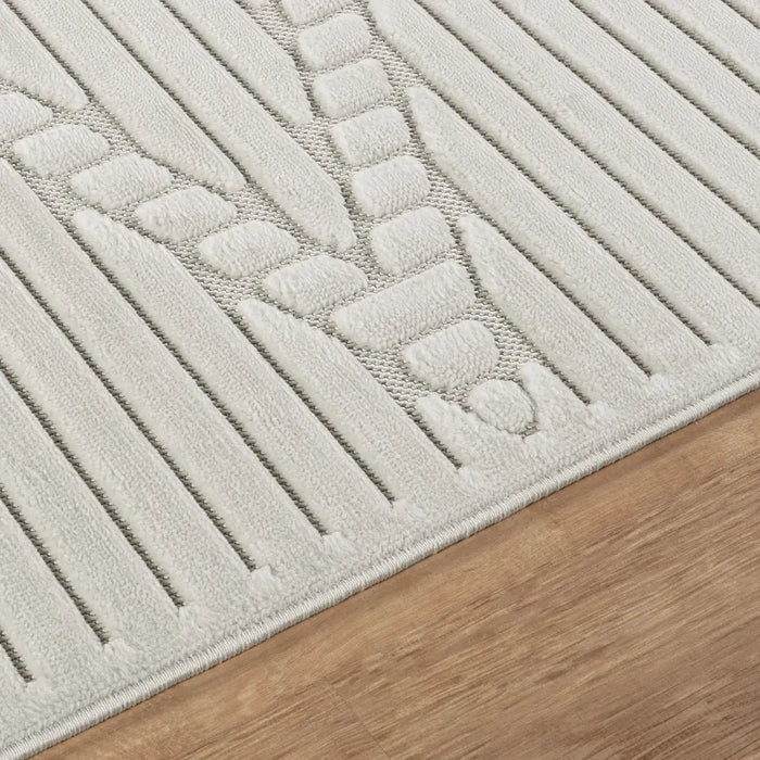 Mitsuko In- & Outdoor 3D High & Low Pile Textured White Rug