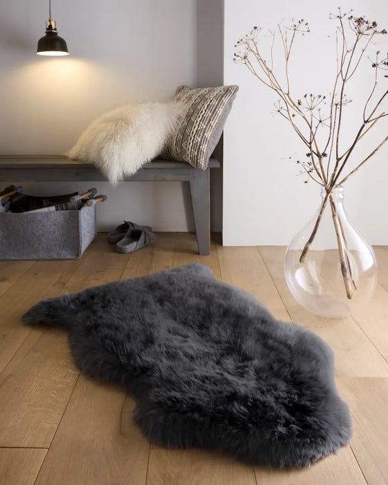 SheepSkins Hug Black Rug