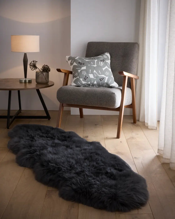 SheepSkins Hug Black Rug