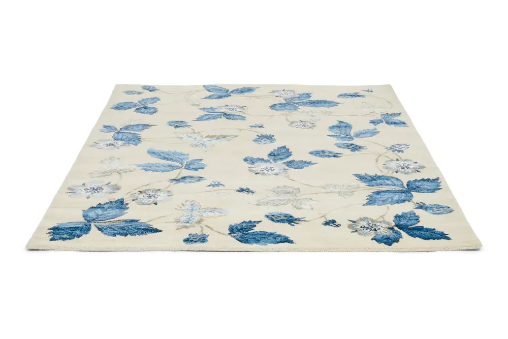Wild Strawberry Wedgwood Cream 038108 Rug