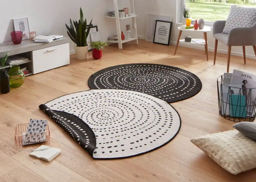  twin reversible circles indoor outdoor 103109 black cream    Rug.