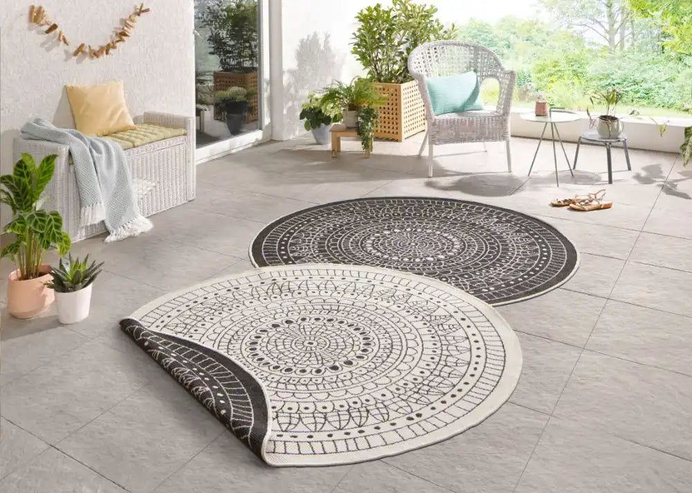 Twin Reversible Circles Indoor Outdoor 103101 Black Cream Rug