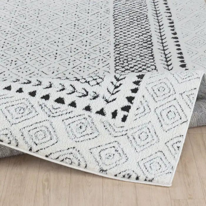 Surya feu ambre 2301 white Black, Ivory Living Room  Rug.