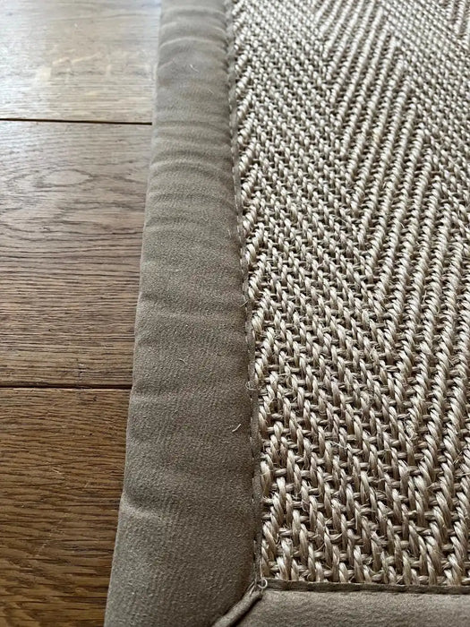 Sisal Rugs havana argent with a faux suede caramel Beige Living Room Geometric Rug.