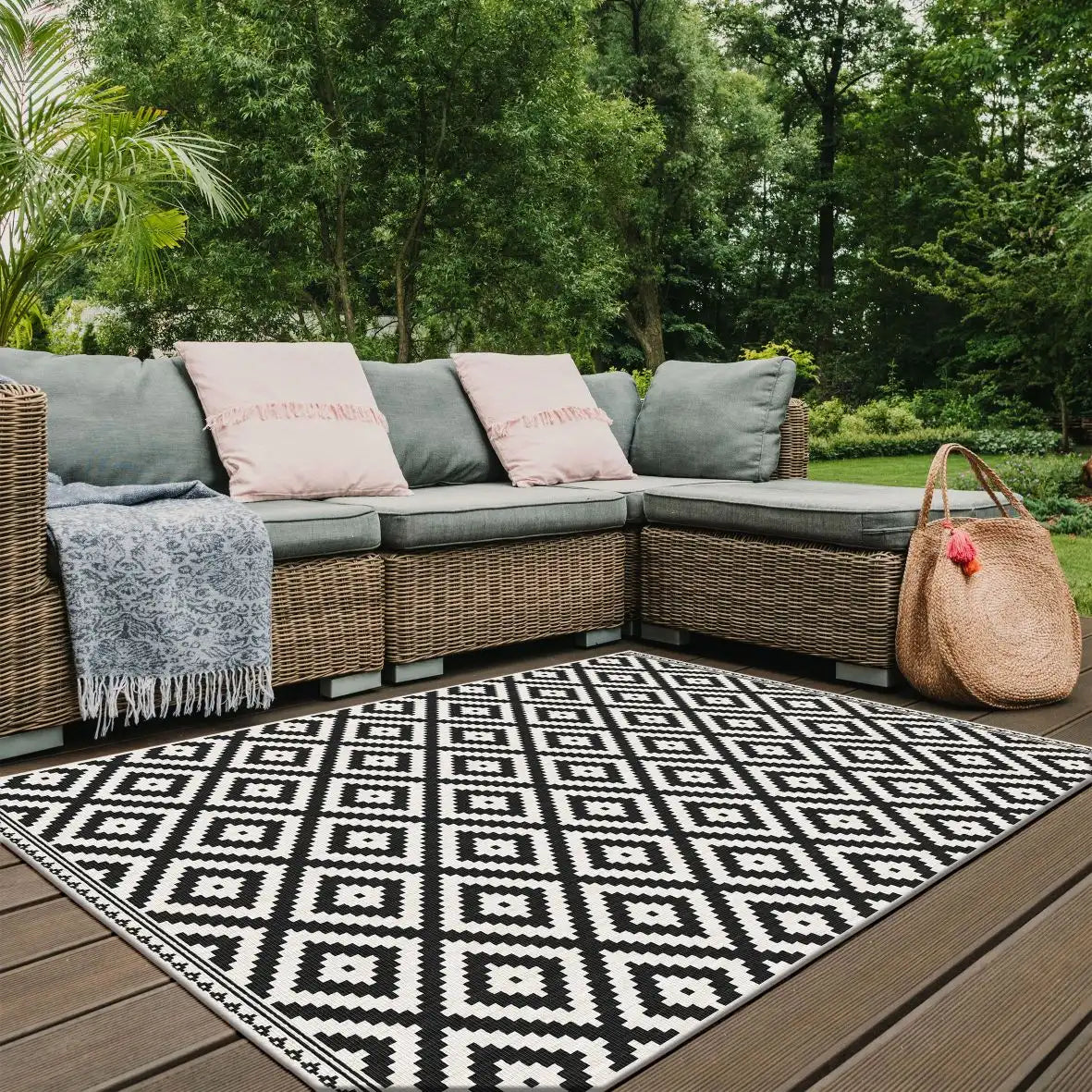 Duo Weave Indoor/Outdoor Modern Geo Black Black, Ivory Rug — RugsDirect ...